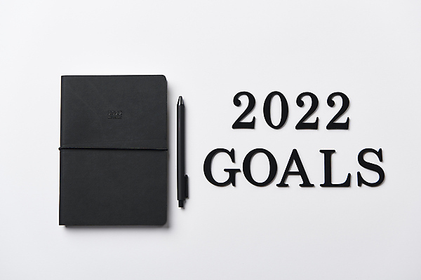 포토 JPG 스튜디오촬영 영어 새해 실내 사람없음 단어 하이앵글 숫자 펜 다이어리 목표 계획 오브젝트 흰배경 2022년 국내포토 문자 뷰포인트 백그라운드 컨셉 내부 필기구 사무용품 흰색 연도 파일형식