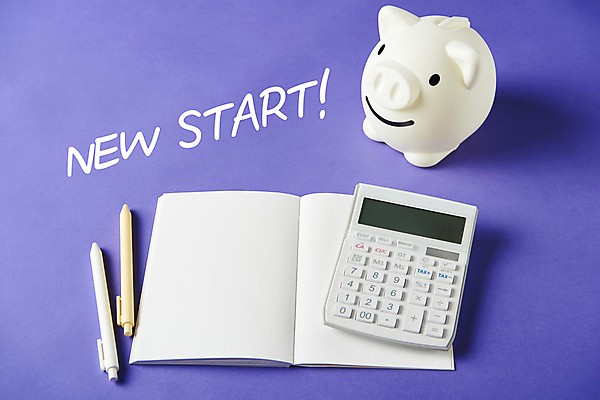 포토 JPG 스튜디오촬영 손글씨 새출발 새해 실내 사람없음 펜 다이어리 돼지저금통 계산기 목표 계획 오브젝트 자산관리 경제교육 보라색배경 국내포토 교육 백그라운드 컨셉 문구용품 새로움 내부 경제 필기구 사무용품 보라색 장비 저금통 출발 파일형식