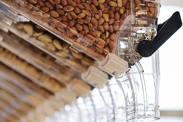 포토 JPG 실내 통 근접촬영 사람없음 자연보호 재활용 견과류 용기 친환경 땅콩 리필 제로웨이스트 그린슈머 제로웨이스트샵 국내포토 그릇 뷰포인트 자연 내부 환경 상점 그린캠페인 보호 사회이슈 파일형식