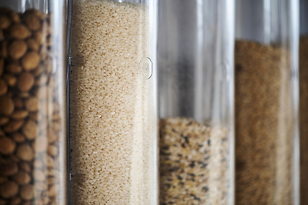 포토 JPG 곡류 실내 통 근접촬영 사람없음 자연보호 재활용 견과류 쌀 용기 소프트포커스 친환경 리필 제로웨이스트 그린슈머 제로웨이스트샵 국내포토 그릇 뷰포인트 자연 촬영기법 내부 환경 상점 그린캠페인 보호 사회이슈 파일형식