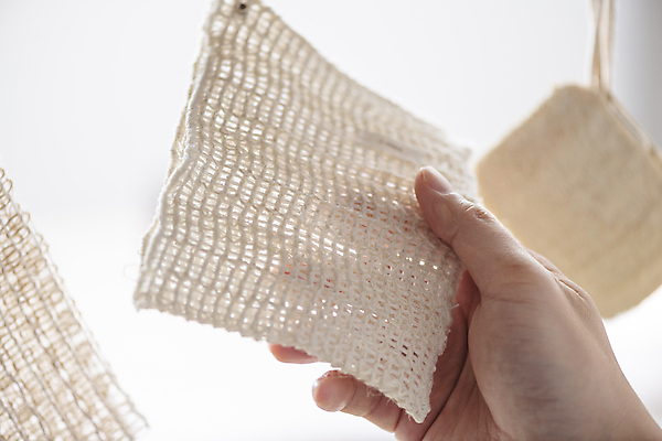 포토 JPG 손 실내 신체부위 자연보호 재활용 만지기 고객 에코 친환경 수세미 재활용품 제로웨이스트 그린슈머 제로웨이스트샵 국내포토 모션 자연 사람 내부 환경 상점 그린캠페인 보호 사회이슈 파일형식