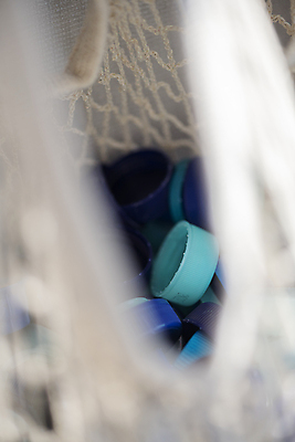 포토 JPG 실내 사람없음 자연보호 재활용 뚜껑 그물 소프트포커스 플라스틱 친환경 담기 제로웨이스트 그린슈머 제로웨이스트샵 국내포토 모션 자연 재질 촬영기법 내부 환경 상점 그린캠페인 보호 사회이슈 파일형식