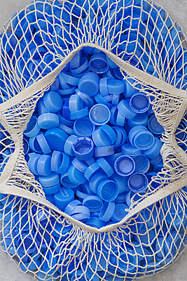 포토 JPG 실내 사람없음 하이앵글 자연보호 재활용 뚜껑 그물 플라스틱 친환경 담기 제로웨이스트 그린슈머 제로웨이스트샵 국내포토 뷰포인트 모션 자연 재질 내부 환경 상점 그린캠페인 보호 사회이슈 파일형식