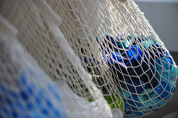 포토 JPG 실내 사람없음 자연보호 재활용 뚜껑 그물 소프트포커스 플라스틱 병뚜껑 친환경 담기 분리수거 제로웨이스트 그린슈머 제로웨이스트샵 국내포토 모션 자연 재질 촬영기법 내부 환경 상점 그린캠페인 보호 사회이슈 파일형식