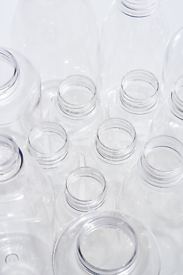 포토 JPG 스튜디오촬영 백그라운드 실내 사람없음 자연보호 재활용 흰색 투명 병 흰배경 친환경 일렬 플라스틱통 제로웨이스트 그린슈머 국내포토 식기 컬러 자연 통 내부 환경 그린캠페인 보호 플라스틱 사회이슈 파일형식