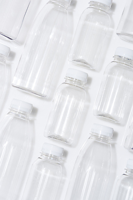 포토 JPG 스튜디오촬영 백그라운드 실내 사람없음 하이앵글 자연보호 재활용 흰색 투명 병 흰배경 친환경 플라스틱통 플랫레이 제로웨이스트 그린슈머 국내포토 식기 뷰포인트 컬러 자연 통 내부 환경 그린캠페인 플랫 보호 플라스틱 사회이슈 파일형식