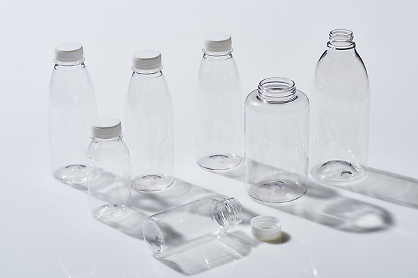 포토 JPG 스튜디오촬영 백그라운드 실내 그림자 사람없음 자연보호 재활용 흰색 투명 병 흰배경 친환경 플라스틱통 제로웨이스트 그린슈머 국내포토 식기 컬러 자연 통 내부 환경 그린캠페인 보호 플라스틱 사회이슈 파일형식