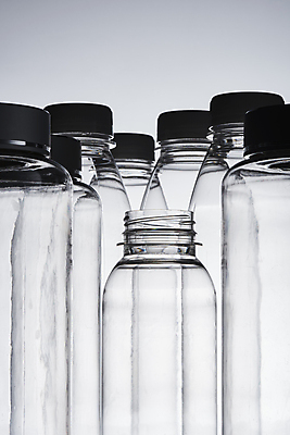 포토 JPG 스튜디오촬영 실내 사람없음 자연보호 재활용 투명 병 흰배경 친환경 플라스틱통 제로웨이스트 그린슈머 국내포토 식기 백그라운드 자연 통 내부 환경 그린캠페인 흰색 보호 플라스틱 사회이슈 파일형식