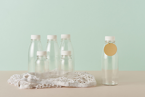 포토 JPG 스튜디오촬영 실내 사람없음 꼬리표 자연보호 재활용 그물 투명 친환경 재활용품 플라스틱통 제로웨이스트 민트색배경 그린슈머 국내포토 백그라운드 자연 통 내부 라벨 환경 그린캠페인 보호 플라스틱 사회이슈 민트색 파일형식