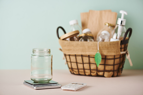 포토 JPG 스튜디오촬영 유리병 나뭇잎 실내 사람없음 아웃포커스 종이봉투 꼬리표 바구니 자연보호 재활용 계산기 친환경 담기 전자저울 플라스틱통 제로웨이스트 민트색배경 그린슈머 국내포토 백그라운드 잎 모션 자연 병_용기 문구용품 봉투 촬영기법 통 저울 내부 라벨 환경 그린캠페인 장비 보호 플라스틱 사회이슈 민트색 파일형식