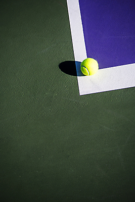 포토 JPG 주간 그림자 사람없음 야외 하이앵글 한개 테니스 테니스용품 테니스장 테니스공 오브젝트 국내포토 자연요소 1 스포츠용품 뷰포인트 공 스포츠시설 구기 파일형식