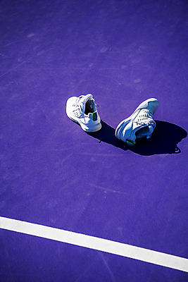 포토 JPG 주간 그림자 사람없음 야외 테니스 테니스용품 테니스장 오브젝트 한켤레 테니스화 국내포토 자연요소 1 스포츠용품 운동화 스포츠시설 구기 파일형식