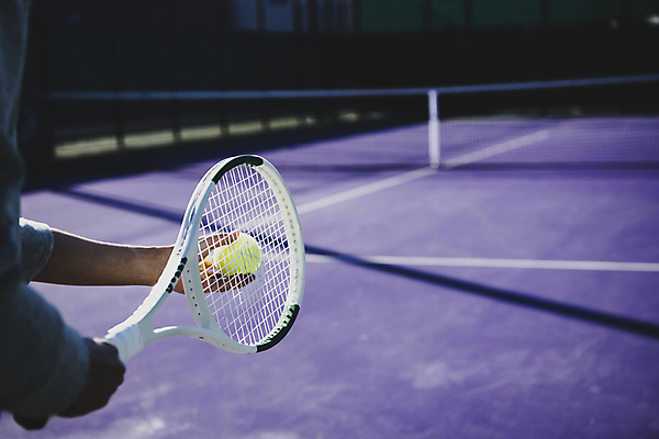 포토 JPG 주간 손 서브 들기 야외 아웃포커스 신체부위 테니스 테니스라켓 테니스용품 테니스장 테니스공 준비 준비자세 국내포토 자연요소 스포츠용품 포즈 공 스포츠시설 모션 촬영기법 사람 구기 라켓 파일형식