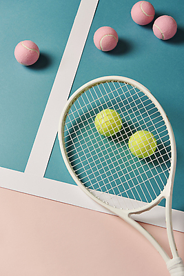 포토 JPG 스튜디오촬영 실내 사람없음 하이앵글 테니스 테니스라켓 테니스용품 테니스장 테니스공 오브젝트 분홍색배경 민트색배경 국내포토 스포츠용품 뷰포인트 분홍색 백그라운드 공 스포츠시설 내부 구기 라켓 민트색 파일형식