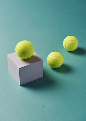 포토 JPG 스튜디오촬영 실내 사람없음 테니스 테니스용품 세개 테니스공 큐브 오브젝트 정사각형 단상 민트색배경 국내포토 도형 스포츠용품 백그라운드 공 3 내부 구기 민트색 파일형식