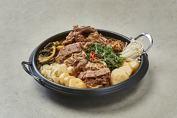 포토 JPG 스튜디오촬영 한식 회색배경 감자 실내 돼지고기 사람없음 냄비 홍고추 깻잎 팽이버섯 감자탕 시래기 해장국 국내포토 음식 백그라운드 채소 고추 육류 내부 버섯 회색 솥 국 파일형식