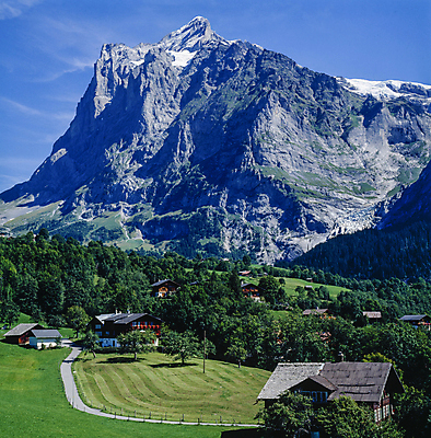포토 JPG 주간 해외풍경 하늘 산 주택 풍경 사람없음 야외 마을 맑음 마을길 산마을 국내포토 자연요소 해외 길 날씨 건물 파일형식