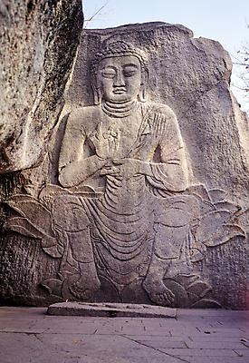 포토 JPG 주간 한국문화 한국전통 불교 하늘 석조 풍경 사람없음 야외 바위 부처 돌조각 국내포토 자연요소 동양문화 전통 종교 한국 돌_바위 파일형식