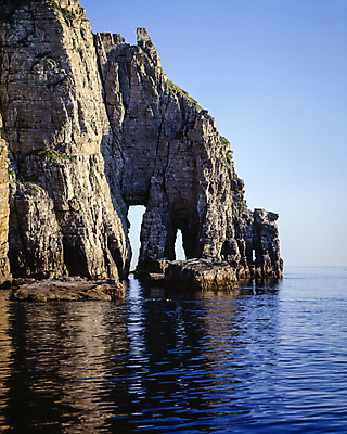 포토 JPG 주간 바다 자연 하늘 풍경 사람없음 야외 맑음 절벽바위 해안절벽 국내포토 자연요소 날씨 절벽 바위_돌 생태계 파일형식