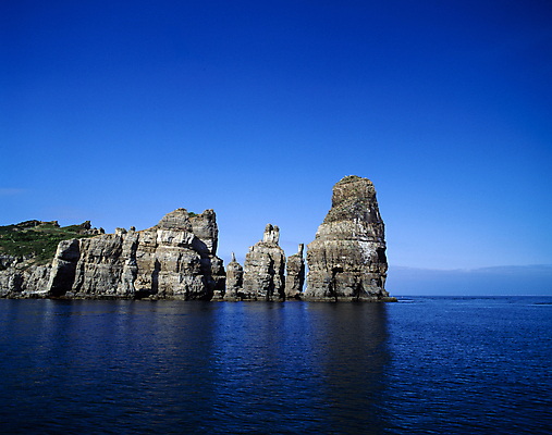포토 JPG 주간 바다 자연 하늘 풍경 사람없음 야외 맑음 절벽바위 해안절벽 국내포토 자연요소 날씨 절벽 바위_돌 생태계 파일형식