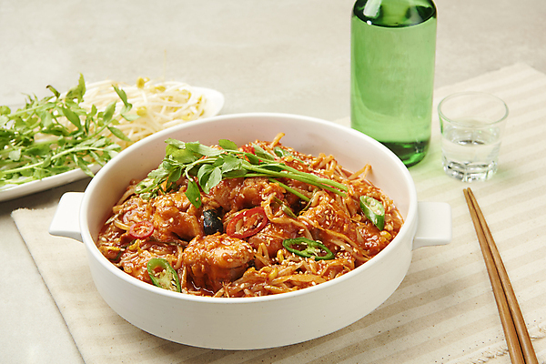 포토 JPG 스튜디오촬영 접시 회색배경 사람없음 냄비 천 안주 매움 콩나물 소주 소주병 나무젓가락 미나리 소주잔 아귀찜 일품요리 국내포토 식기 음식 백그라운드 채소 술잔 젓가락 술병 주류 실내 회색 직물 맛 솥 찜 나물 파일형식