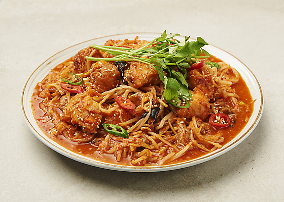 포토 JPG 스튜디오촬영 접시 회색배경 사람없음 매움 미나리 아귀찜 일품요리 국내포토 식기 음식 백그라운드 채소 실내 회색 맛 찜 파일형식