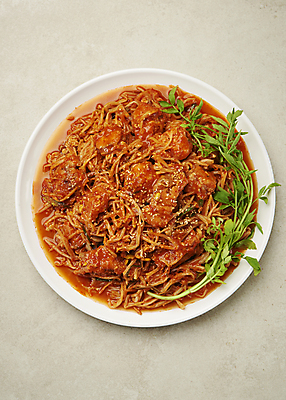 포토 JPG 스튜디오촬영 접시 회색배경 사람없음 하이앵글 매움 미나리 아귀찜 일품요리 국내포토 식기 음식 뷰포인트 백그라운드 채소 실내 회색 맛 찜 파일형식