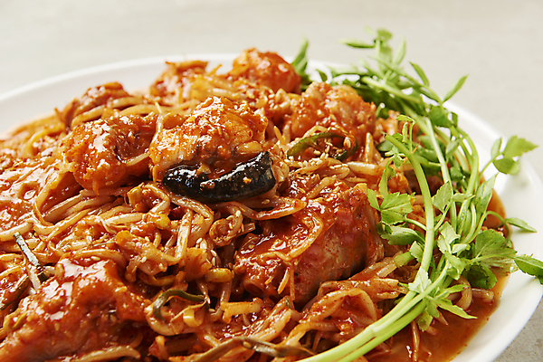 포토 JPG 스튜디오촬영 접시 회색배경 근접촬영 사람없음 매움 미나리 아귀찜 일품요리 국내포토 식기 음식 뷰포인트 백그라운드 채소 실내 회색 맛 찜 파일형식