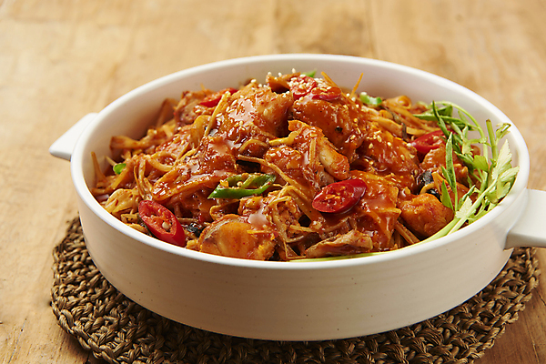 포토 JPG 스튜디오촬영 고추 사람없음 냄비 매움 냄비받침 미나리 아귀찜 일품요리 나무배경 국내포토 음식 백그라운드 채소 실내 맛 솥 받침대 찜 파일형식