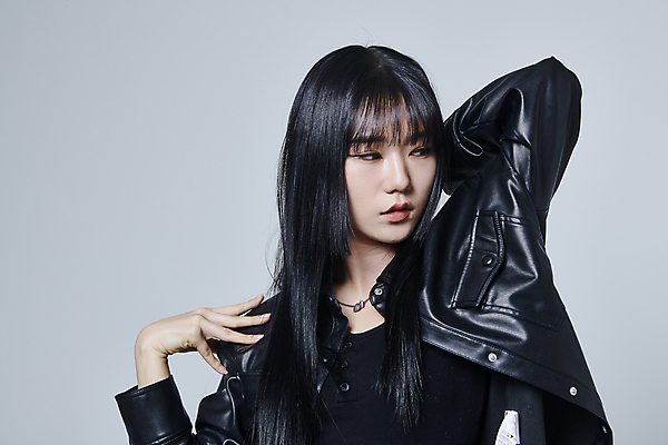 포토 JPG 스튜디오촬영 응시 여자 포즈 회색배경 실내 힙합 한명 손짓 상반신 20대 성인 앞모습 댄서 한국인 춤 성인여자한명만 힙스터 스트릿댄스 스트리트패션 국내포토 직업 1 시선 패션 음악 뷰포인트 백그라운드 모션 문화예술 사람 동양인 청년 내부 회색 여자한명만 성인여자만 파일형식