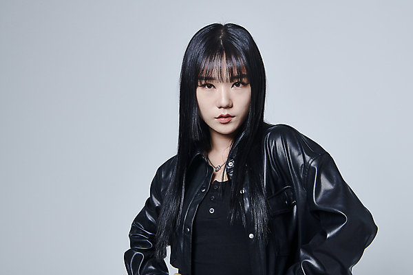 포토 JPG 스튜디오촬영 응시 여자 포즈 회색배경 실내 힙합 한명 상반신 20대 성인 앞모습 댄서 한국인 춤 성인여자한명만 힙스터 스트릿댄스 스트리트패션 국내포토 직업 1 시선 패션 음악 뷰포인트 백그라운드 문화예술 사람 동양인 청년 내부 회색 여자한명만 성인여자만 파일형식