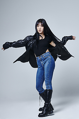 포토 JPG 스튜디오촬영 전신 응시 여자 포즈 회색배경 실내 힙합 한명 20대 성인 앞모습 손들기 댄서 한국인 춤 성인여자한명만 힙스터 스트릿댄스 스트리트패션 국내포토 직업 1 시선 패션 음악 뷰포인트 백그라운드 모션 문화예술 사람 동양인 청년 내부 회색 여자한명만 성인여자만 파일형식