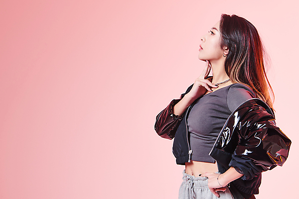 포토 JPG 스튜디오촬영 응시 여자 허리손 포즈 실내 힙합 한명 서기 손짓 20대 성인 옆모습 댄서 한국인 춤 성인여자한명만 힙스터 분홍색배경 스트릿댄스 스트리트패션 국내포토 직업 1 시선 패션 음악 뷰포인트 분홍색 백그라운드 모션 문화예술 사람 동양인 청년 내부 여자한명만 성인여자만 파일형식