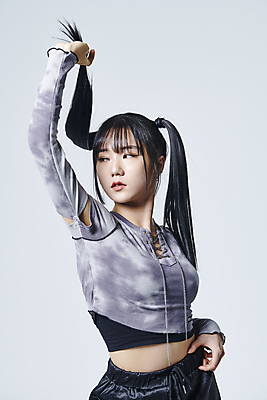 포토 JPG 스튜디오촬영 응시 여자 포즈 회색배경 실내 힙합 한명 서기 상반신 20대 성인 앞모습 머리카락 댄서 한국인 춤 잡기 성인여자한명만 힙스터 스트릿댄스 스트리트패션 국내포토 직업 1 시선 패션 음악 뷰포인트 모션 문화예술 사람 동양인 청년 내부 머리 회색 여자한명만 성인여자만 파일형식 컬러 인종 신체부위 여자만 성인만