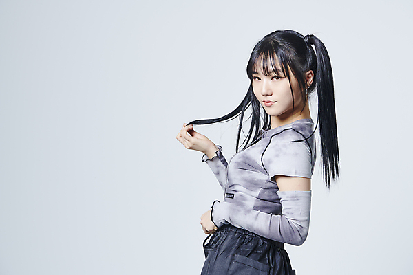 포토 JPG 스튜디오촬영 응시 여자 포즈 회색배경 실내 힙합 한명 상반신 20대 성인 옆모습 머리카락 댄서 한국인 춤 잡기 성인여자한명만 힙스터 스트릿댄스 스트리트패션 국내포토 직업 1 시선 패션 음악 뷰포인트 백그라운드 모션 문화예술 사람 동양인 청년 내부 머리 회색 여자한명만 성인여자만 파일형식