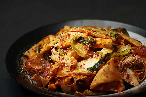 포토 JPG 스튜디오촬영 접시 검은배경 실내 근접촬영 사람없음 중식 매움 기호식품 마라샹궈 국내포토 식기 음식 뷰포인트 백그라운드 내부 검은색 맛 파일형식