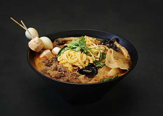 포토 JPG 스튜디오촬영 그릇 검은배경 실내 사람없음 중식 꼬치 매움 기호식품 마라탕 국내포토 식기 음식 백그라운드 내부 검은색 맛 파일형식