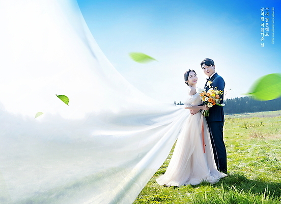 전신 PSD 편집이미지 응시 여자 남자 부케 웨딩드레스 결혼 안기 하늘 바람 나뭇잎 면사포 서기 미소 들기 정장 턱시도 잔디 20대 성인 두명 30대 파란색 한국인 신랑신부 성인만 이미지편집 자연요소 식물 시선 드레스 옷 신부_웨딩 컬러 꽃다발 신랑 잎 모션 날씨 표정 사람 동양인 이벤트 청년 장년 결혼소품 파일형식