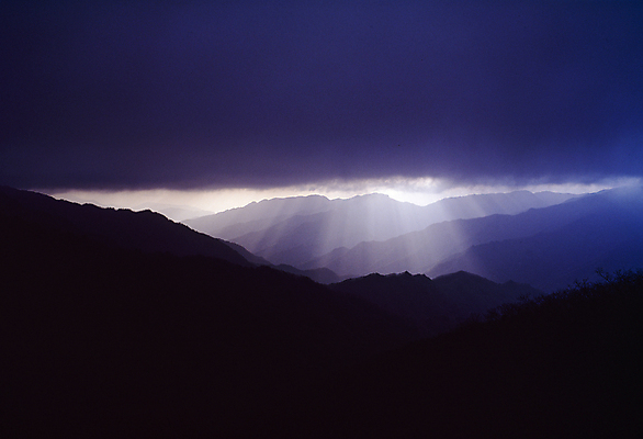 포토 JPG 주간 구름 자연 하늘 산 한국 풍경 사람없음 야외 빛 어둠 산등성이 국내여행 국내포토 자연요소 아시아 여행 생태계 파일형식