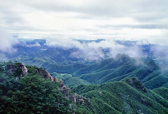 포토 JPG 주간 구름 자연 하늘 산 한국 풍경 사람없음 야외 산등성이 국내여행 국내포토 자연요소 아시아 여행 생태계 파일형식