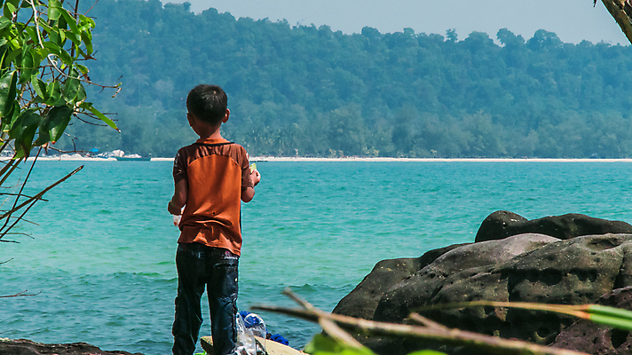포토 JPG 해외이미지 응시 어린이 섬 여행 휴식 동양인 소년 해변 사람없음 파란색 평화 추위 호기심 캄보디아 파라다이스 해외포토 시선 남자 감정 아시아 바다 컬러 컨셉 사람 인종 파일형식 이미지허브