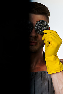 포토 JPG 해외이미지 백인 남자 가사 한명 들기 상반신 성인 앞치마 눈가림 청소 흰배경 근육질 고무장갑 철수세미 성인남자한명만 해외포토 서양인 1 장갑 백그라운드 모션 근육 사람 흰색 가림 몸매 고무 수세미 남자한명만 성인남자만 파일형식 이미지허브