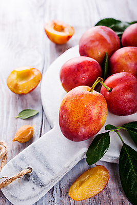 포토 JPG 해외이미지 식물 계절 음식 백그라운드 농업 다이어트 과일 재료 탁자 디저트 도마 건강 저울 요리 사람없음 목재 주방 정원 보라색 식사 어둠 수확 흰색 시골 신선 시장 상품 먹기 상쾌 유기농 날것 대리석 청동 자두 내추럴 숙성 채식주의자 카피스페이스 맛있는 해외포토 나무 웰빙 감정 산업 컬러 가구 모션 주방용품 공백 채식 파일형식 이미지허브