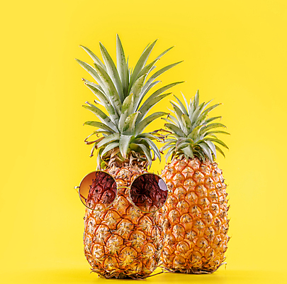 포토 JPG 해외이미지 실내 사람없음 선글라스 파인애플 열대과일 노란배경 제철과일 해외포토 안경 백그라운드 과일 내부 노란색 제철 파일형식 이미지허브