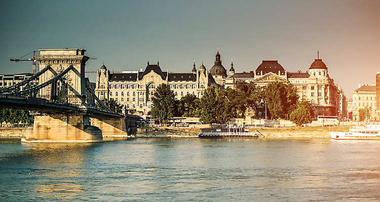 포토 JPG 해외이미지 유럽 여행 건축양식 파노라마 풍경 사람없음 야외 건물 물 파란색 강 도시풍경 바위 도시 강가 웨이브 장면 타운 헝가리 건너기 다뉴브강 부다페스트 옛날 해외포토 자연요소 건축물 건축 나라 컬러 모션 촬영기법 돌_바위 동유럽 파일형식 이미지허브