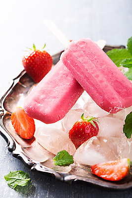 포토 JPG 해외이미지 분홍색 딸기 아이스크림 사람없음 얼음 시원함 허브 막대아이스크림 해외포토 자연요소 식물 컬러 과일 디저트 파일형식 이미지허브