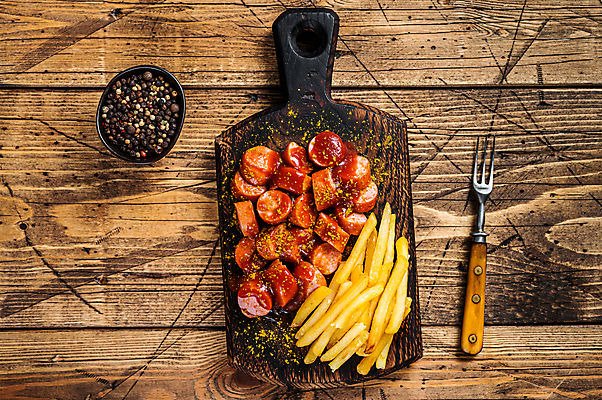 포토 JPG 해외이미지 실내 사람없음 하이앵글 감자튀김 소시지 나무도마 소시지구이 나무배경 해외포토 뷰포인트 백그라운드 감자 도마 내부 목재 튀김 가공식품 구이 파일형식 이미지허브