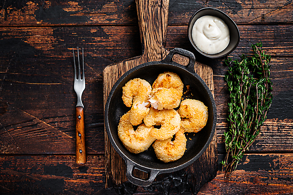 포토 JPG 해외이미지 포크 실내 사람없음 하이앵글 해물요리 냄비 허브 해산물 새우튀김 나무도마 타르타르소스 나무배경 해외포토 식물 식기 음식 뷰포인트 백그라운드 새우 도마 내부 목재 튀김 소스_음식 솥 파일형식 이미지허브