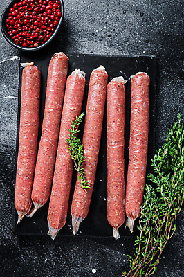 포토 JPG 해외이미지 검은배경 실내 사람없음 하이앵글 소시지 백리향 해외포토 뷰포인트 백그라운드 내부 검은색 가공식품 파일형식 이미지허브