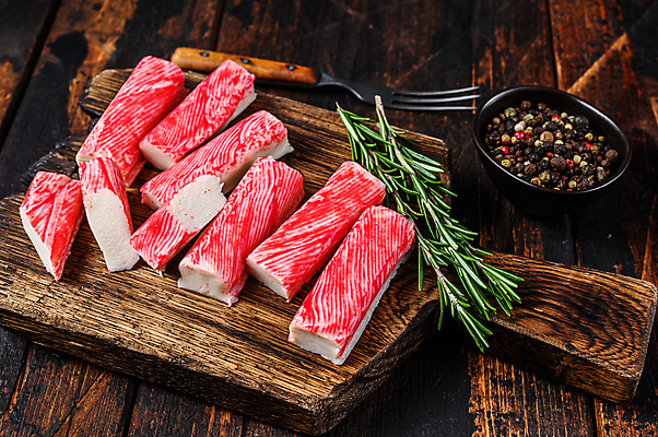 포토 JPG 해외이미지 그릇 포크 식재료 실내 사람없음 신선 후추 로즈메리 나무도마 맛살 나무배경 해외포토 식기 음식 백그라운드 도마 내부 목재 허브 향신료 파일형식 이미지허브